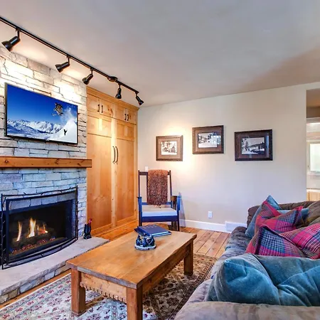 Quaint 2Br Retreat Heart Of Town Steps From Lift Villa